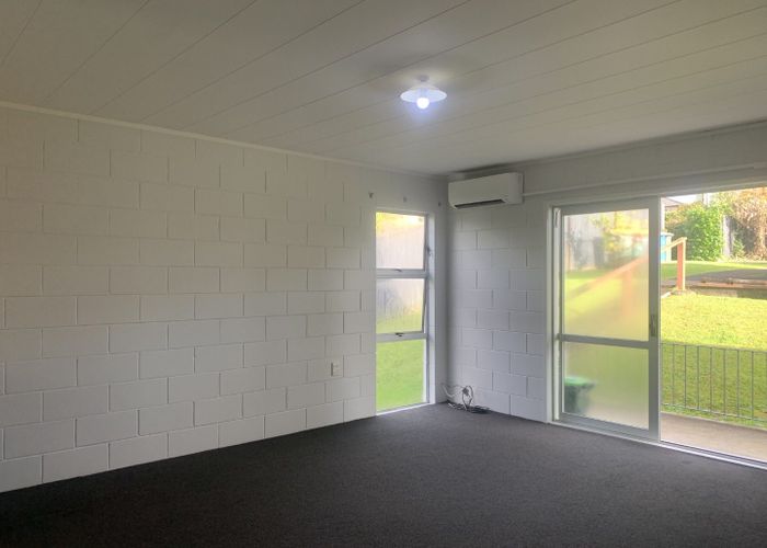  at 2/9 Alston Avenue, Kelston, Waitakere City, Auckland