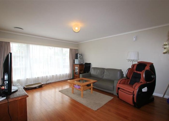  at 32 Kelwyn Road, Kelston, Waitakere City, Auckland