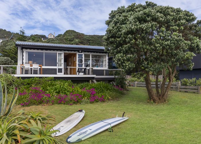  at 121 Marine Parade North, Piha