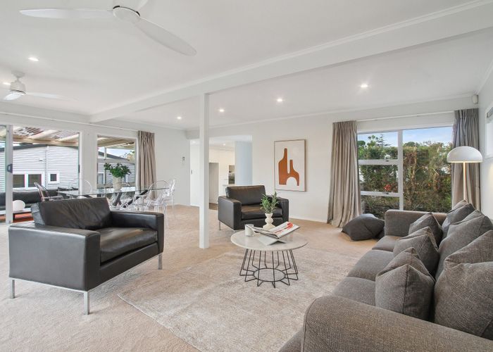  at 2/11 Ripon Crescent, Meadowbank, Auckland