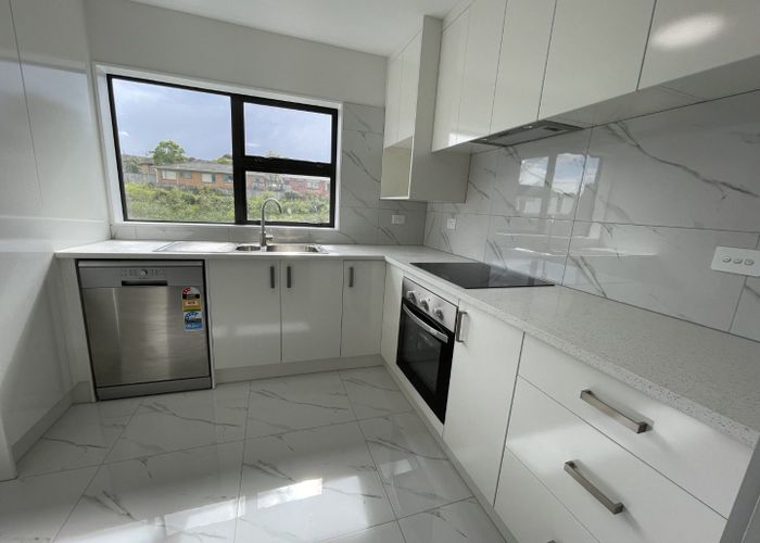  at 2/152 Triangle Road, Massey, Waitakere City, Auckland