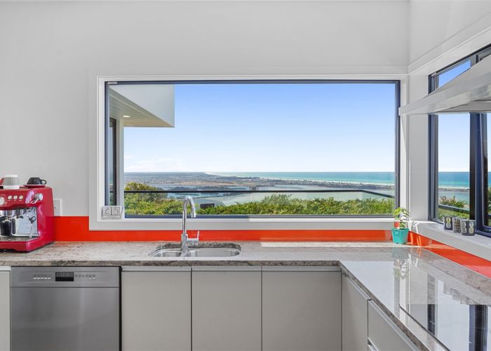  at 2/11 Belleview Terrace, Mount Pleasant, Christchurch