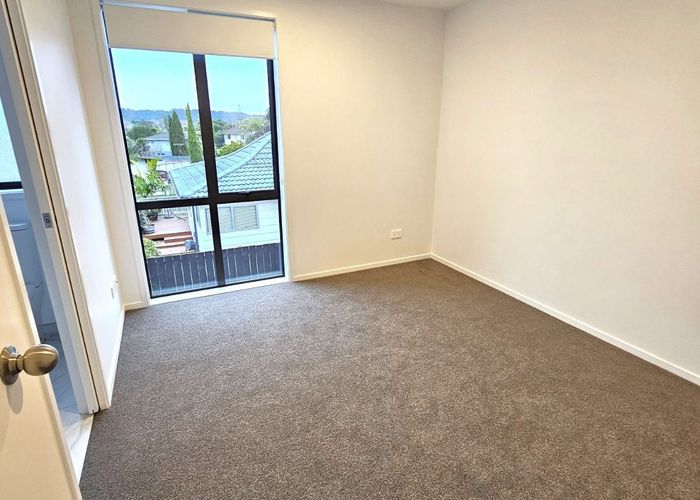  at 4/3 Fairdale Place, Birkdale, North Shore City, Auckland