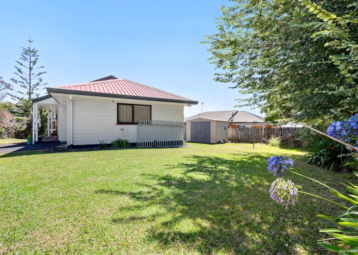  at 2 Lanier Place, Glendene, Auckland