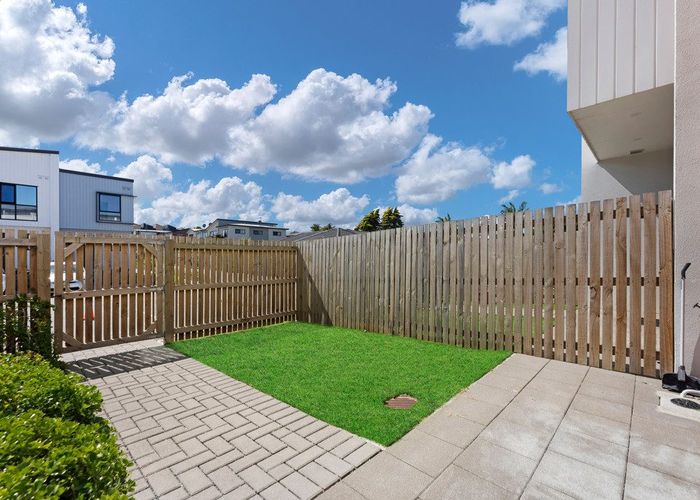  at 6 Aumarine Lane, Favona, Manukau City, Auckland