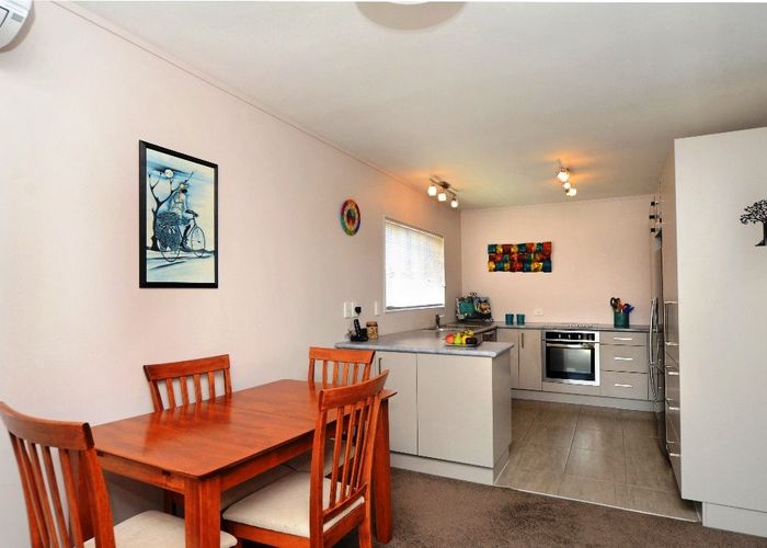  at 4/56 Kiwi Esplanade, Mangere Bridge, Manukau City, Auckland