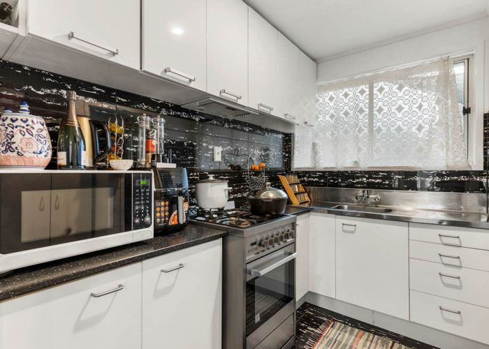  at 3/1 Plunket Avenue, Manukau Central, Auckland