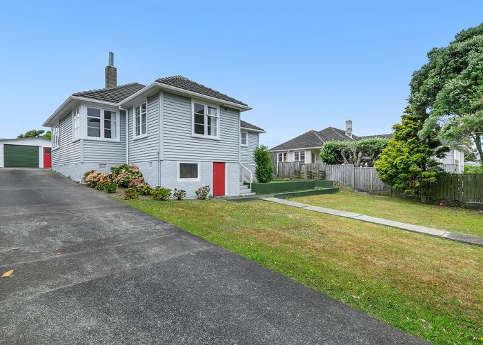  at 37 Main Road, Titahi Bay, Porirua