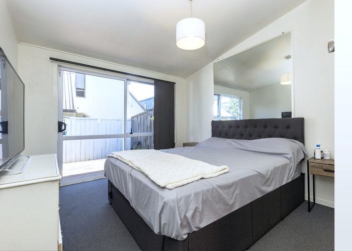  at 8/65 Mariri Road, Onehunga, Auckland