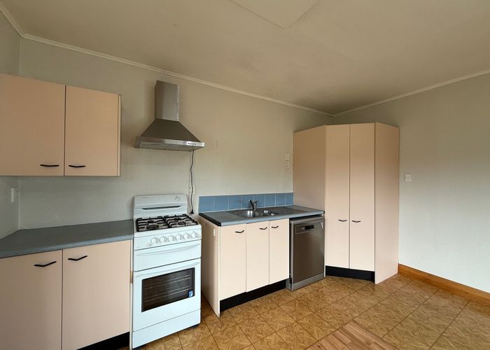  at 33 Saint Ronans Avenue, Waterloo, Lower Hutt, Wellington
