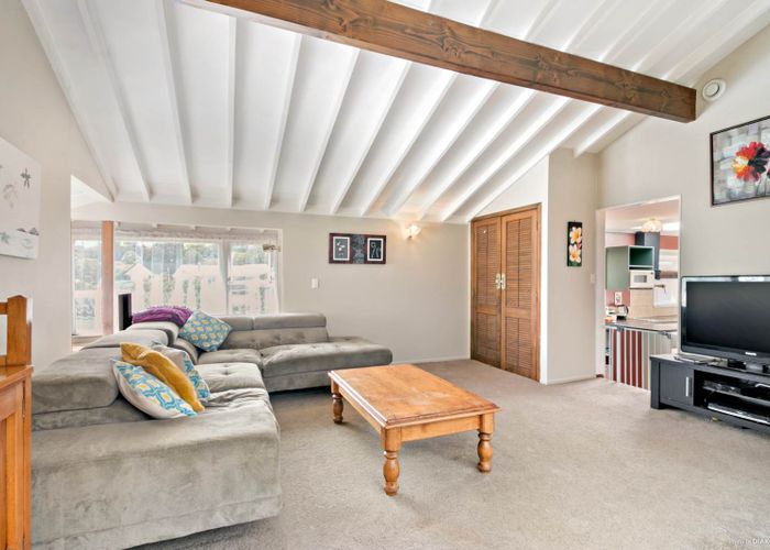  at 15 Pendlebury Street, Green Bay, Auckland