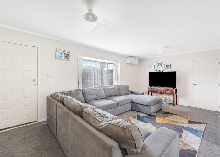  at 16 Bernina Place, Weymouth, Manukau City, Auckland