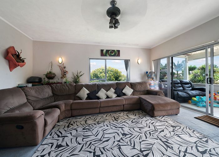  at 3A Hillary Heights Ave, Glendene, Waitakere City, Auckland