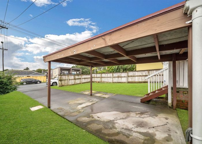  at 42 White Swan Road, Mount Roskill, Auckland City, Auckland