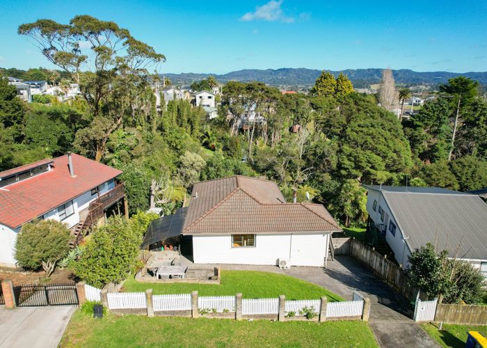  at 6 Sungrove Rise, Sunnyvale, Auckland