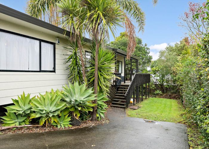  at 2/13 Kia Ora Road, Beach Haven, Auckland
