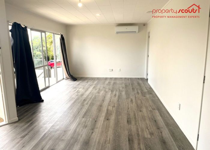  at 4 Garton Drive, Massey, Waitakere City, Auckland