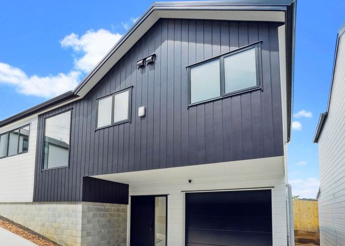  at 36 Hoskins Avenue, Hillsborough, Auckland