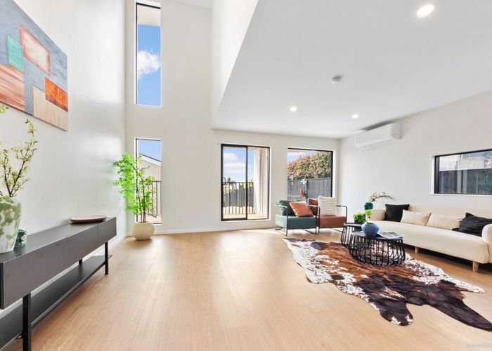  at 10-12 White Heron Drive, Massey, Waitakere City, Auckland