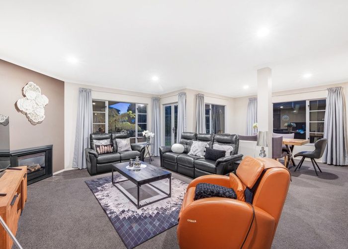  at 8 Deerfield Place, Flat Bush, Manukau City, Auckland