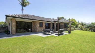  at 8 Regis Lane, Flat Bush, Auckland