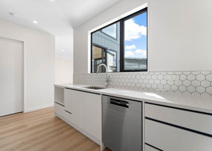  at 10D Serjeant Street, Henderson, Waitakere City, Auckland