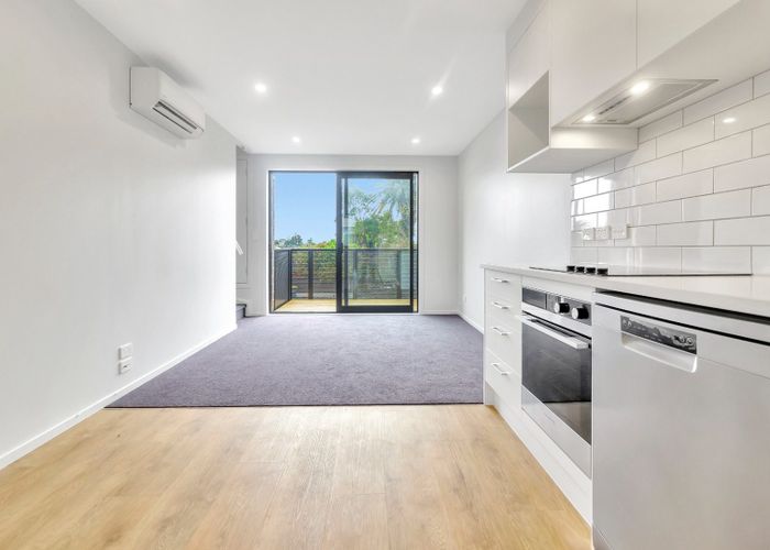  at 6/1 Fruitvale Road, New Lynn, Auckland