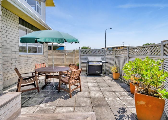  at 5 Longview Drive, Merrilands, New Plymouth