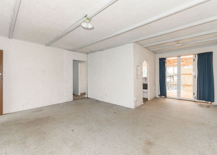  at 3 Pendlebury Street, Green Bay, Auckland