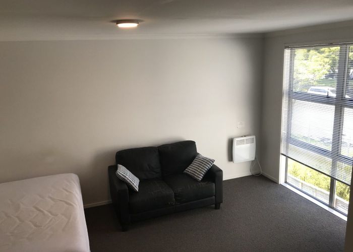  at 1/167 Knighton Road (Room E), Hillcrest, Hamilton, Waikato