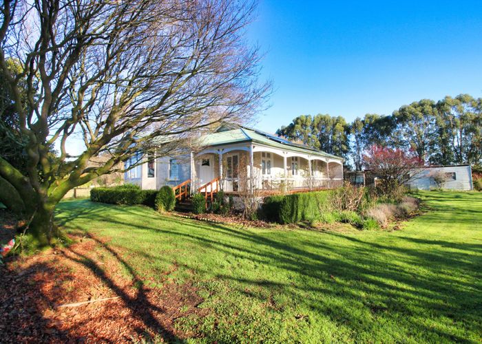  at 8 Winter Road, Menzies Ferry, Wyndham