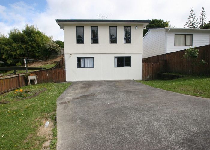  at 8A Garner Place, Glenfield, North Shore City, Auckland