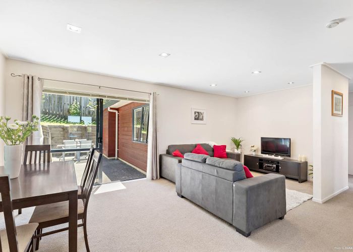  at 2/75D Target Road, Totara Vale, Auckland