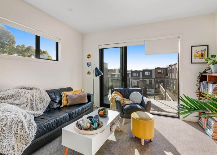  at 2/694 Whangaparaoa Road, Stanmore Bay, Rodney, Auckland