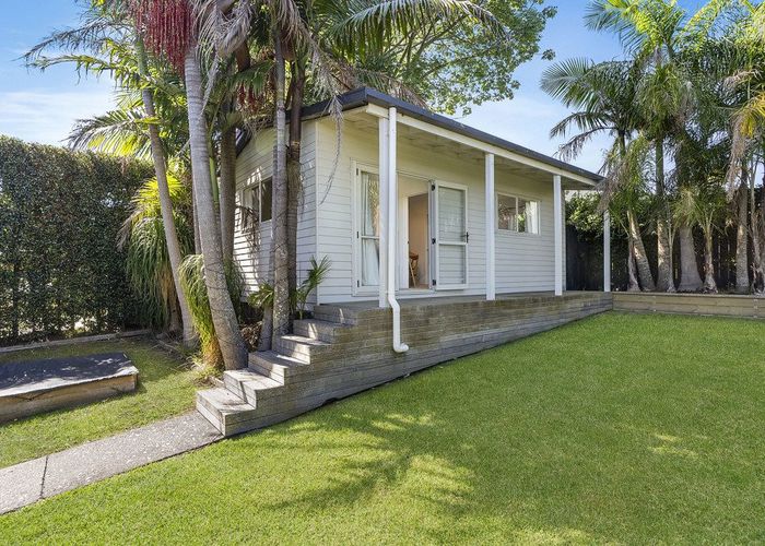  at 54 Tahapa Crescent, Meadowbank, Auckland