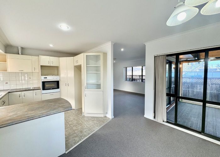  at 3 Grande Vue Road, Papatoetoe, Manukau City, Auckland