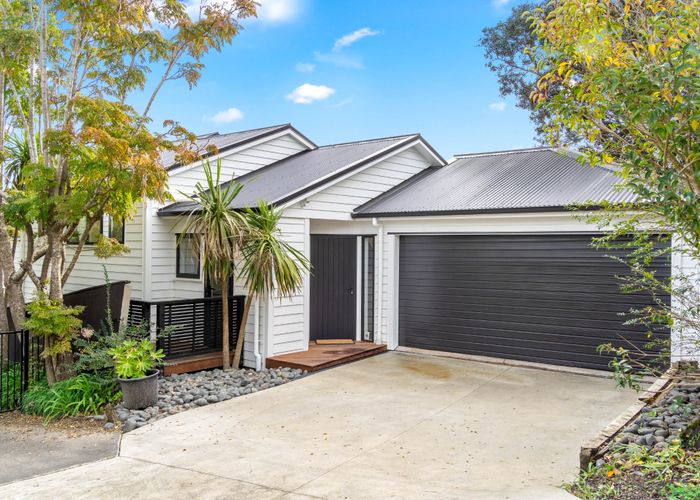  at 2/21 Tobruk Crescent, Milford, Auckland