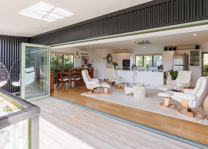  at 121 Cashmere Drive, Fitzherbert, Palmerston North, Manawatu / Whanganui