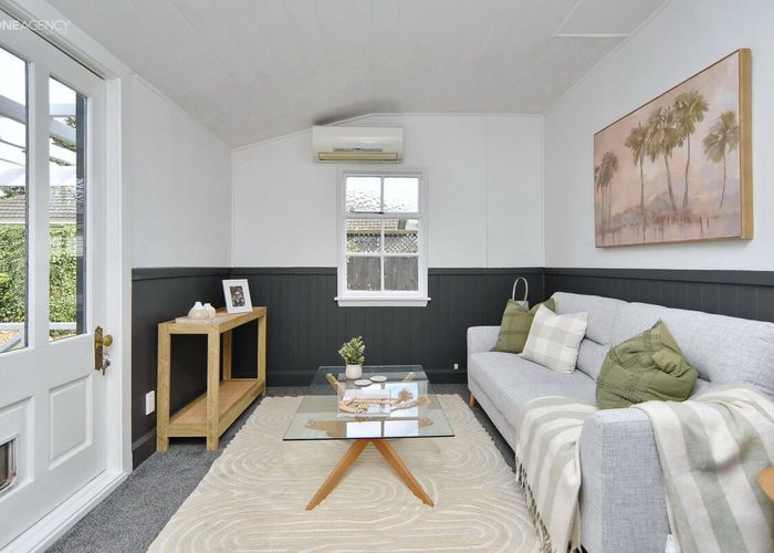  at 1/184 Hastings Street East, Waltham, Christchurch City, Canterbury