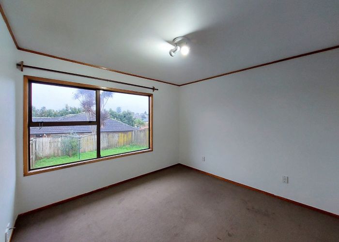  at 33 Everglade Drive, Goodwood Heights, Auckland