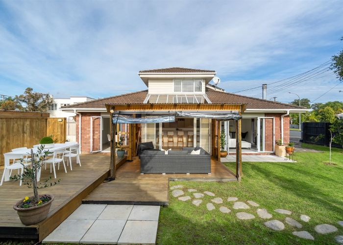  at 2/42 Bayswater Avenue, Bayswater, Auckland