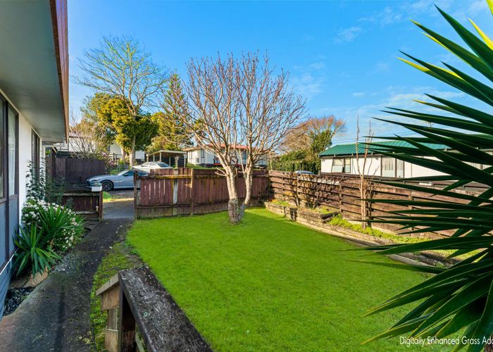  at 2/76 Parrs Cross Road, Henderson, Auckland
