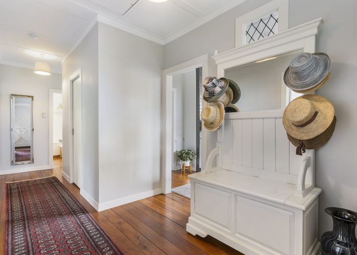  at 16 Princes Street, Northcote Point, Auckland