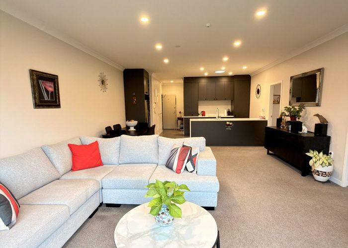  at 207/2 Gracechurch Drive, Flat Bush, Manukau City, Auckland