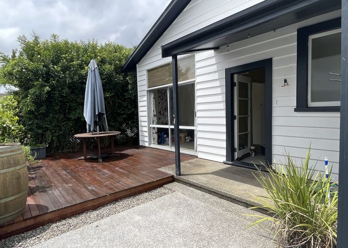  at 17 Knowles Street, Terrace End, Palmerston North