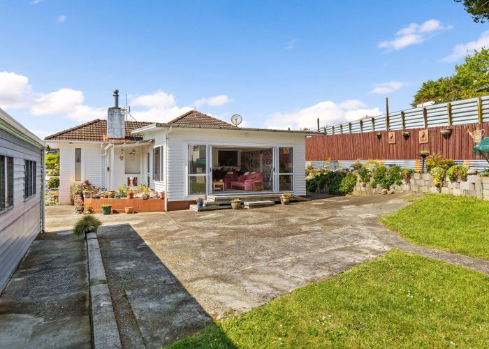  at 6 Station Street, Tirau