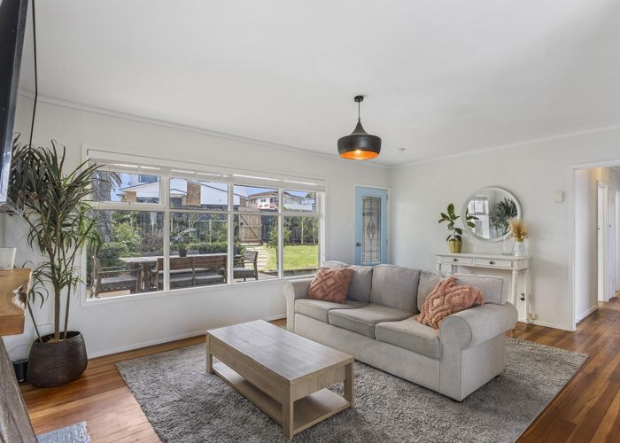  at 2/19 Drome View Place, Beach Haven, Auckland