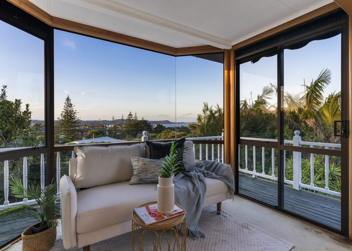  at 6 Higham Ferrers Place, Red Beach