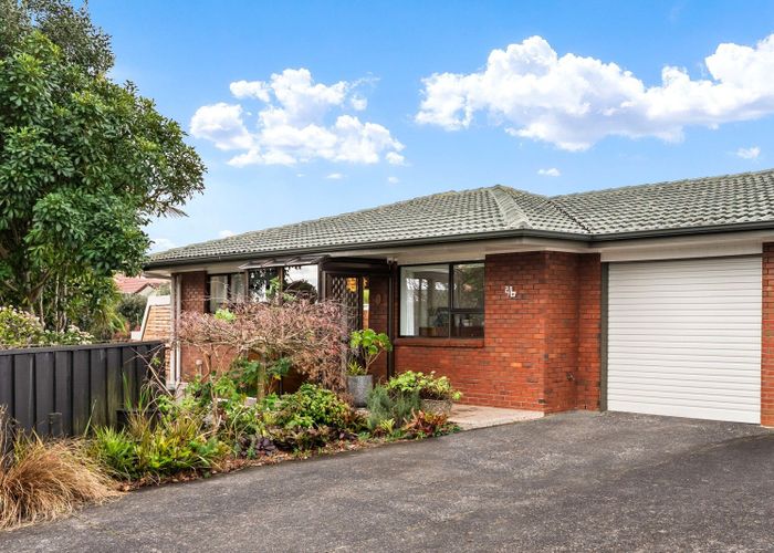  at 2/6 Annette Avenue, Te Atatu South, Auckland