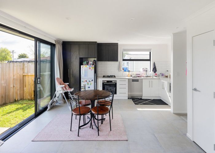  at 2/15 Mears Road, St Andrews, Hamilton